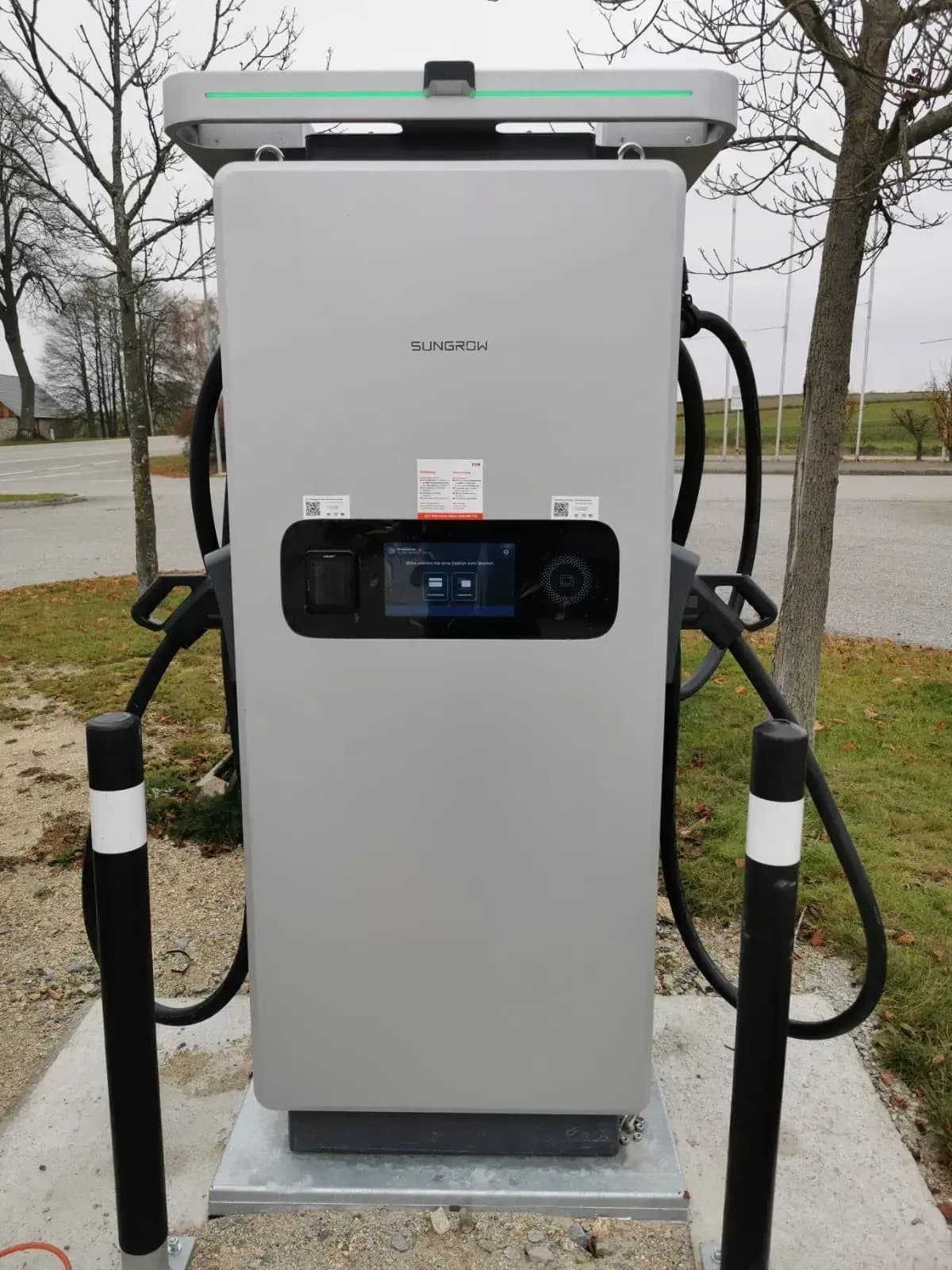 DC-Schnellladestation mit Batteriespeicher